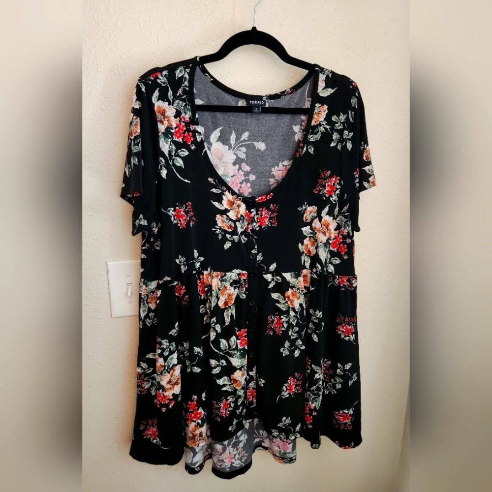 Torrid 2X Hi Lo babydoll style black with floral print